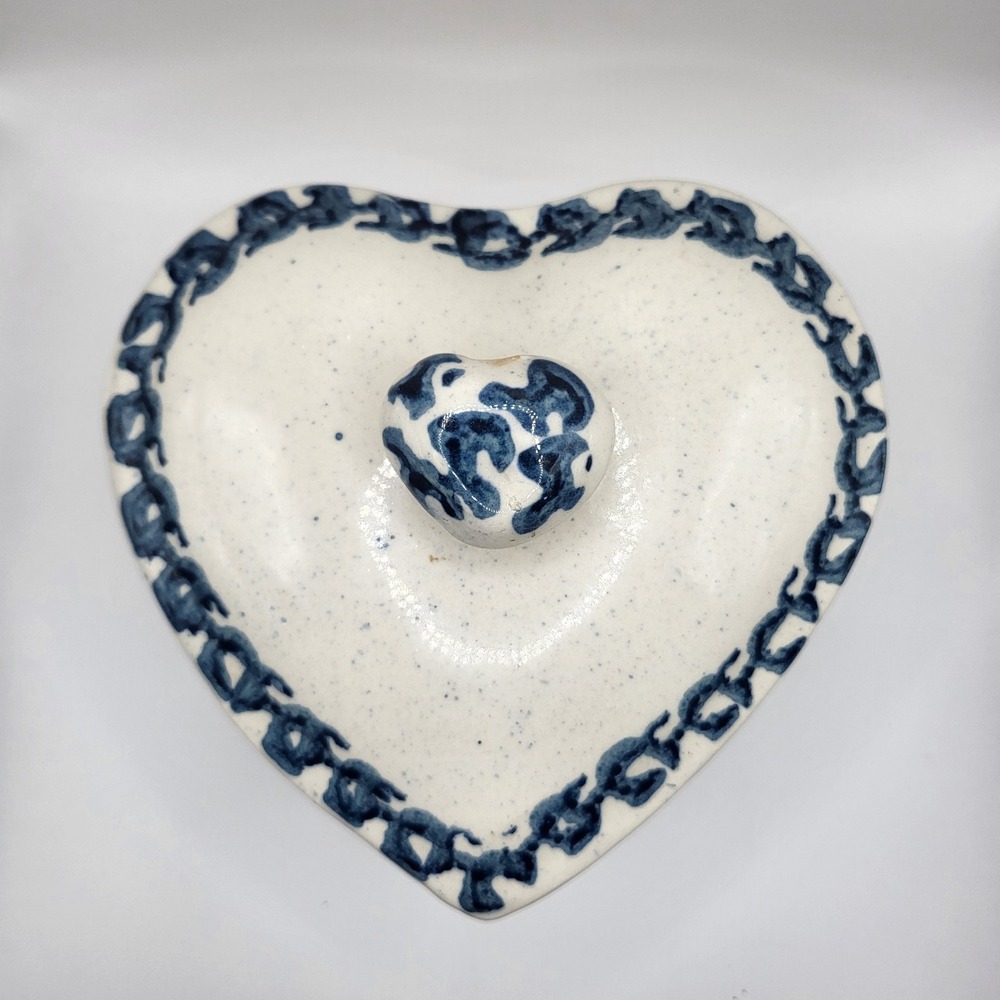 Vintage Heart Shaped Trinket Box Blue White Ceramic Spongeware Lid - Picture 3 of 9